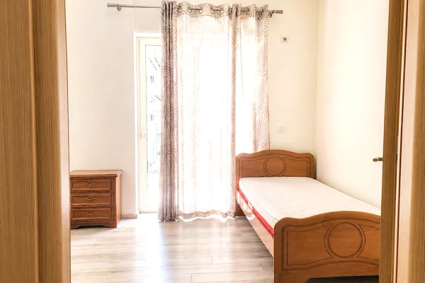 Shtepi me qera Apartament ne Tirane, 2+1, Mobilimi E mobiluar, Pagesa 65,000  Leke.