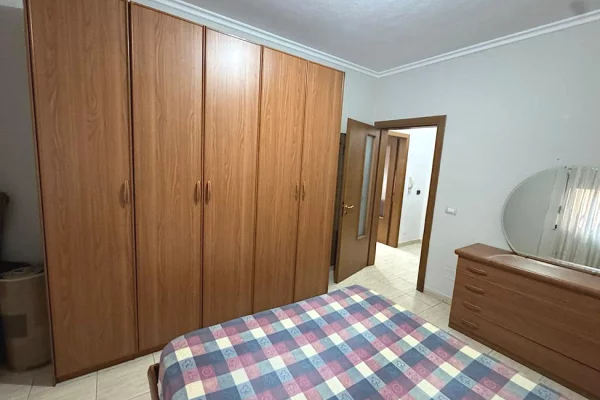 Shtepi me qera Apartament ne Tirane, 1+1, Mobilimi E mobiluar, Pagesa 45,000  Leke.