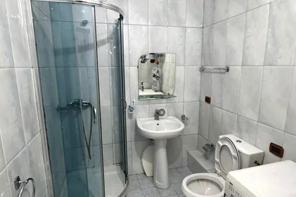 Shtepi me qera Apartament ne Tirane, 1+1, Mobilimi E mobiluar, Pagesa 45,000  Leke.