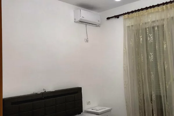 Shtepi me qera Apartament ne Tirane, 2+1, Mobilimi E mobiluar, Pagesa 56,000  Leke.