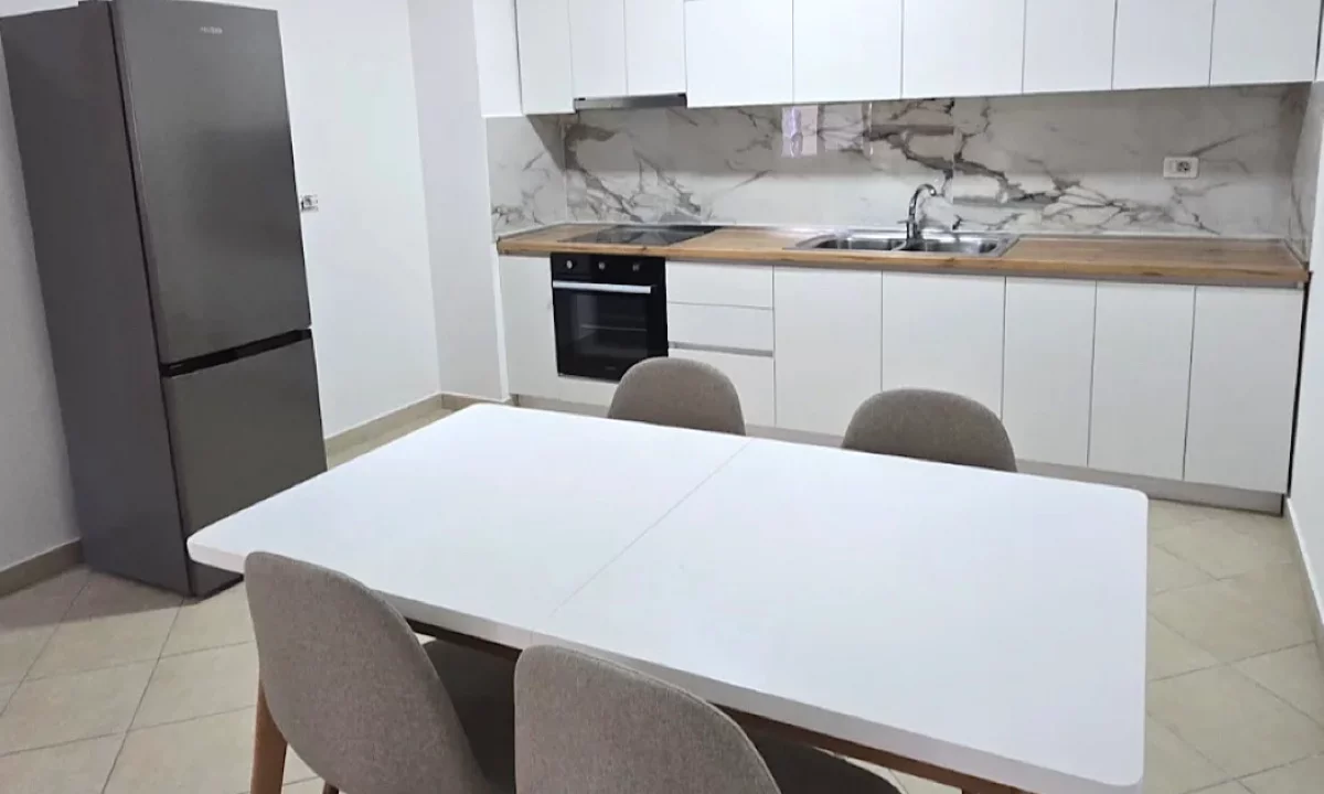 Shtepi me qera Apartament ne Tirane, 3+1, Mobilimi E mobiluar, Pagesa 800  Euro.
