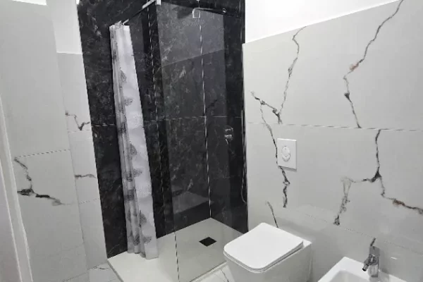 Shtepi me qera Apartament ne Tirane, 3+1, Mobilimi E mobiluar, Pagesa 800  Euro.