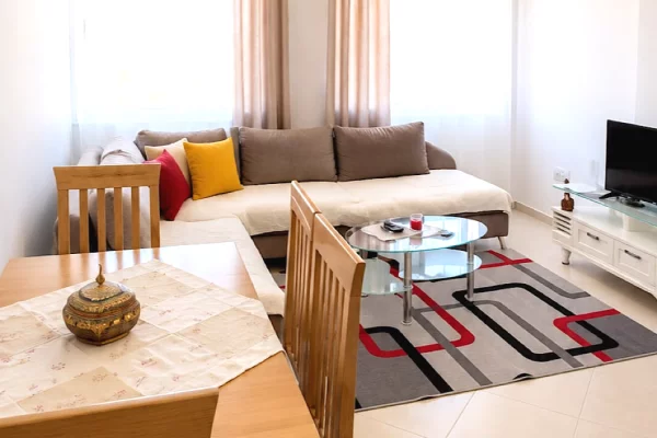 Shtepi me qera Apartament ne Tirane, 1+1, Mobilimi E mobiluar, Pagesa 50,000  Leke.