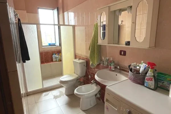 Shtepi me qera Apartament ne Tirane, 2+1, Mobilimi E mobiluar, Pagesa 570  Euro.