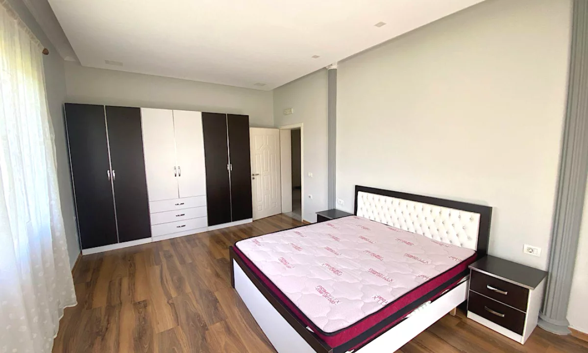 Shtepi me qera Shtepi Private ne Tirane, 2+1, Mobilimi E mobiluar, Pagesa 65,000  Leke.