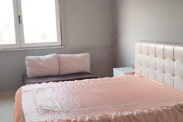 Shtepi me qera Apartament ne Tirane, 2+1, Mobilimi E mobiluar, Pagesa 55,000  Leke.