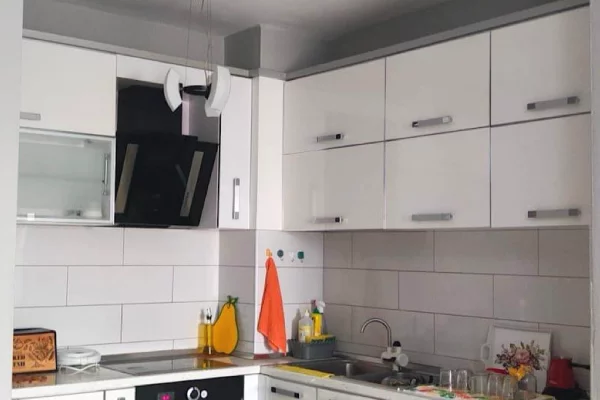 Shtepi me qera Apartament ne Tirane, 2+1, Mobilimi E mobiluar, Pagesa 55,000  Leke.