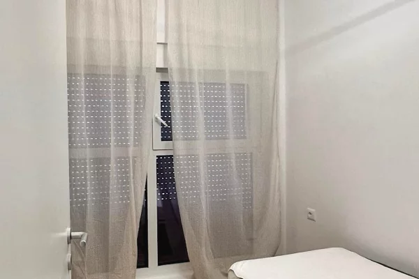Shtepi me qera Apartament ne Tirane, 2+1, Mobilimi E mobiluar, Pagesa 50,000  Leke.