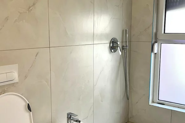 Shtepi me qera Apartament ne Tirane, 2+1, Mobilimi E mobiluar, Pagesa 50,000  Leke.