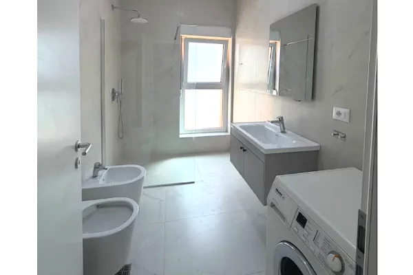 Shtepi me qera Apartament ne Tirane, 1+1, Mobilimi E mobiluar, Pagesa 45,000  Leke.