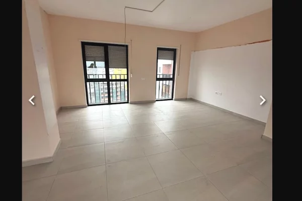 Shtepi me qera Apartament ne Tirane, 3+1, Mobilimi Bosh, pa mobiluar, Pagesa 80,000  Leke.