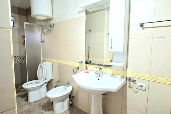 Shtepi me qera Shtepi Private ne Tirane, 2+1, Mobilimi E mobiluar, Pagesa 65,000  Leke.