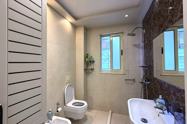Shtepi me qera Apartament ne Tirane, 2+1, Mobilimi E mobiluar, Pagesa 750  Euro.