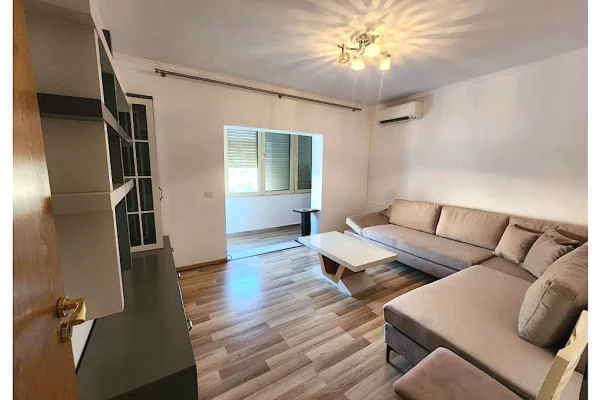 Apartament 1+1 me Qera Tek Liceu (ID R10152) Tirane