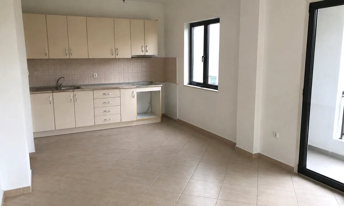 Shtepi me qera Apartament ne Tirane, 2+1, Mobilimi Pjeserisht e mobiluar, Pagesa 45,000  Leke.