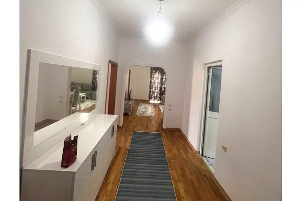 Shtepi me qera Apartament ne Tirane, 2+1, Mobilimi E mobiluar, Pagesa 60,000  Leke.