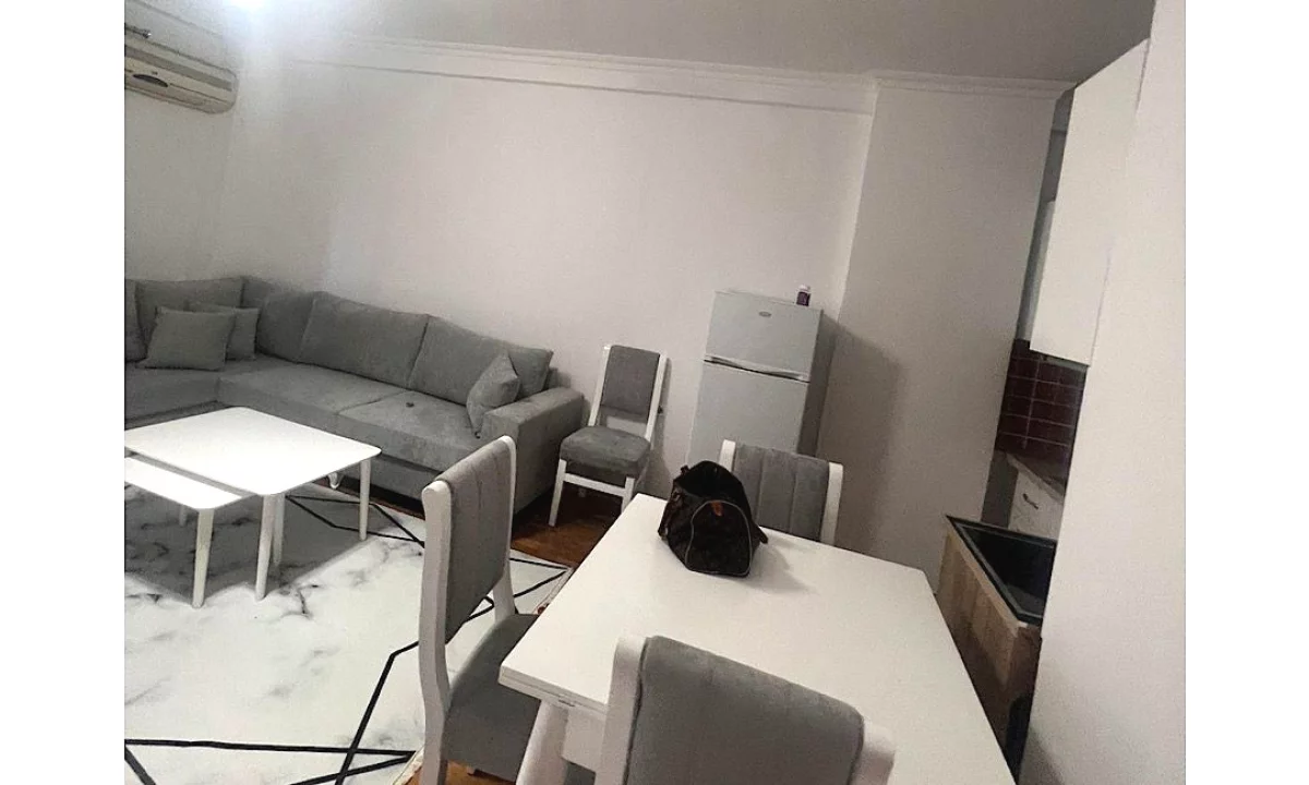 Shtepi me qera Apartament ne Tirane, 2+1, Mobilimi E mobiluar, Pagesa 60,000  Leke.