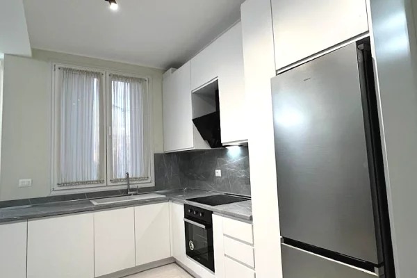 Shtepi me qera Apartament ne Tirane, 2+1, Mobilimi E mobiluar, Pagesa 75,000  Leke.