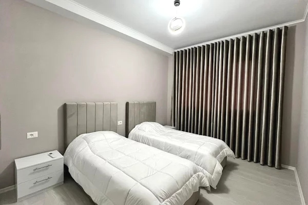 Shtepi me qera Apartament ne Tirane, 2+1, Mobilimi E mobiluar, Pagesa 75,000  Leke.