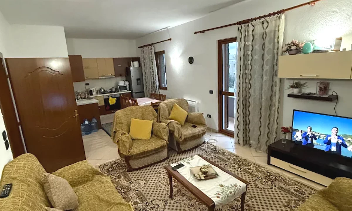 Shtepi me qera Shtepi Private ne Tirane, 2+1, Mobilimi E mobiluar, Pagesa 50,000  Leke.