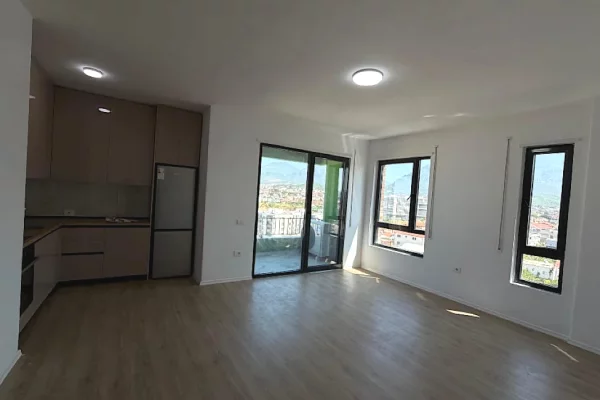 Shtepi me qera 3+1 ne Tirane - 60,000 Leke