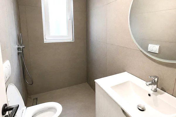 Shtepi me qera Apartament ne Tirane, 1+1, Mobilimi E mobiluar, Pagesa 60,000  Leke.