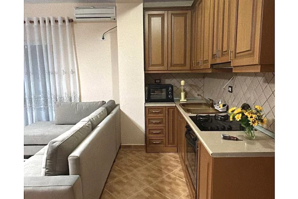 Shtepi me qera Apartament ne Tirane, 2+1, Mobilimi E mobiluar, Pagesa 60,000  Leke.