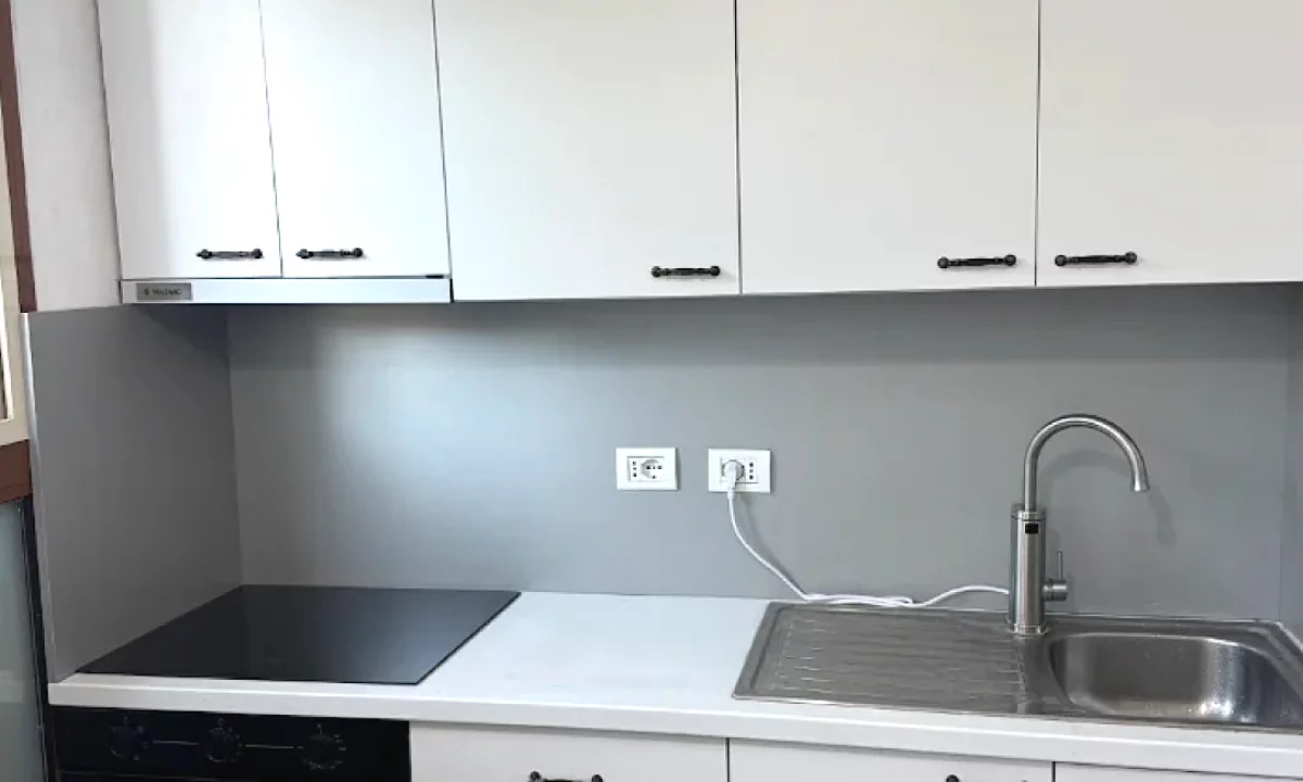 Shtepi me qera Shtepi Private ne Tirane, 1+1, Mobilimi E mobiluar, Pagesa 470  Euro.