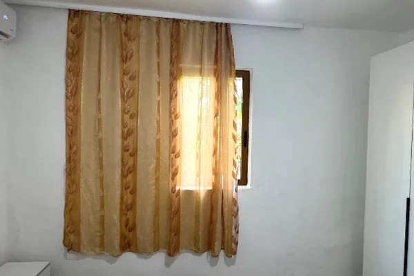 Shtepi me qera Shtepi Private ne Tirane, 1+1, Mobilimi E mobiluar, Pagesa 470  Euro.