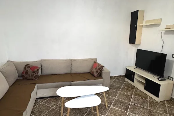 Shtepi me qera Shtepi Private ne Tirane, 1+1, Mobilimi E mobiluar, Pagesa 470  Euro.