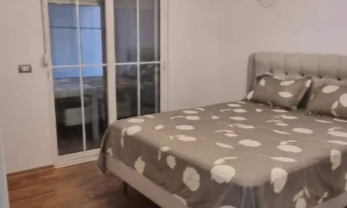 Shtepi me qera Apartament ne Tirane, 2+1, Mobilimi E mobiluar, Pagesa 75,000  Leke.
