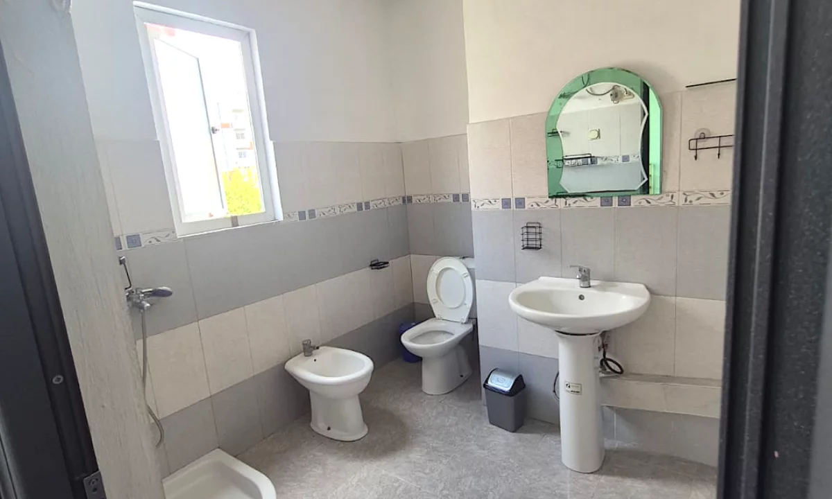 Shtepi me qera Shtepi Private ne Tirane, 2+1, Mobilimi E mobiluar, Pagesa 60,000  Leke.