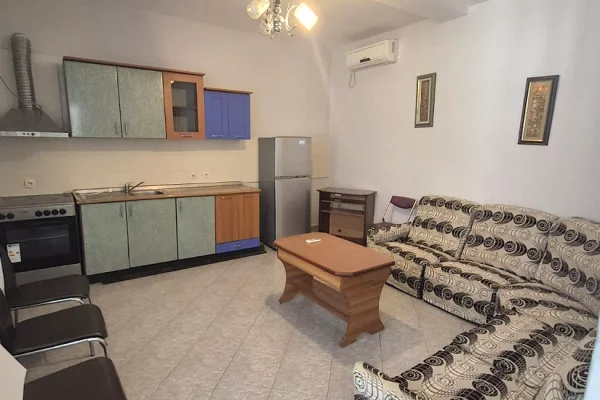 Shtepi me qera Shtepi Private ne Tirane, 2+1, Mobilimi E mobiluar, Pagesa 60,000  Leke.