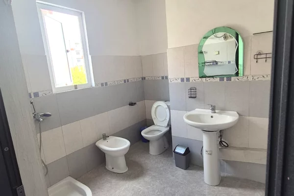 Shtepi me qera 2+1 ne Tirane - 60,000 Leke