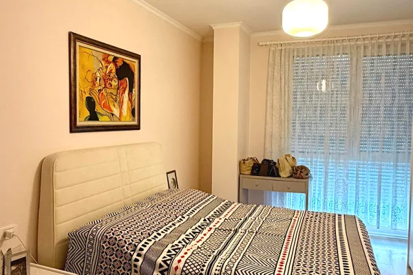 Shtepi me qera 1+1 ne Tirane - 70,000 Leke