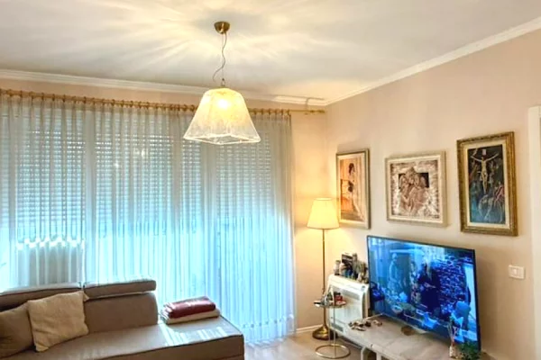 Shtepi me qera Apartament ne Tirane, 1+1, Mobilimi E mobiluar, Pagesa 70,000  Leke.