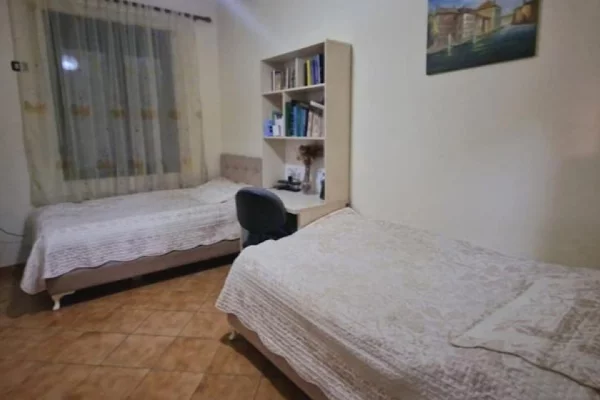 Shtepi me qera 3+1 ne Tirane - 85,000 Leke