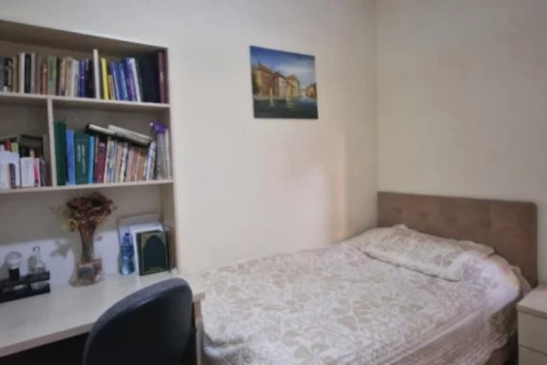 Shtepi me qera Apartament ne Tirane, 3+1, Mobilimi E mobiluar, Pagesa 85,000  Leke.