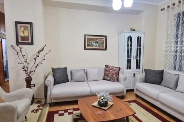 Shtepi me qera Apartament ne Tirane, 3+1, Mobilimi E mobiluar, Pagesa 85,000  Leke.