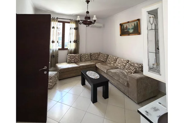 Shtepi me qera 2+1 ne Tirane - 40,000 Leke