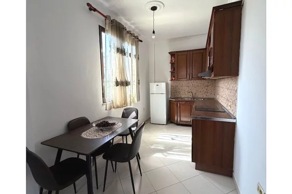 Shtepi me qera Apartament ne Tirane, 2+1, Mobilimi E mobiluar, Pagesa 40,000  Leke.