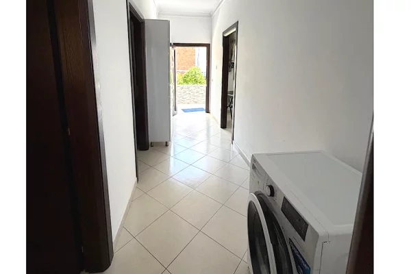 Shtepi me qera Apartament ne Tirane, 2+1, Mobilimi E mobiluar, Pagesa 40,000  Leke.