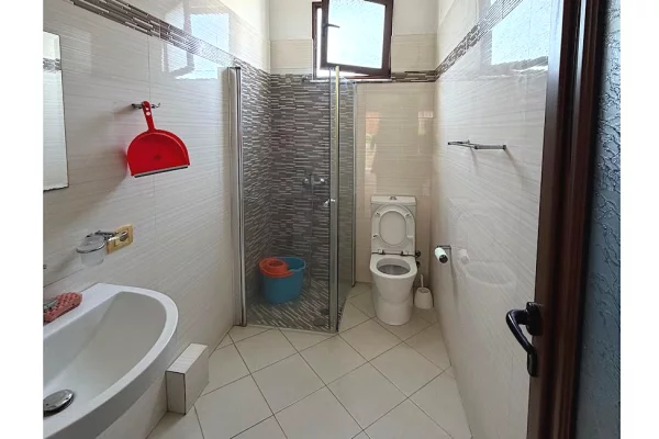 Shtepi me qera Apartament ne Tirane, 2+1, Mobilimi E mobiluar, Pagesa 40,000  Leke.