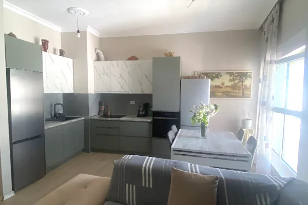 Shtepi me qera Apartament ne Tirane, 2+1, Mobilimi E mobiluar, Pagesa 50,000  Leke.