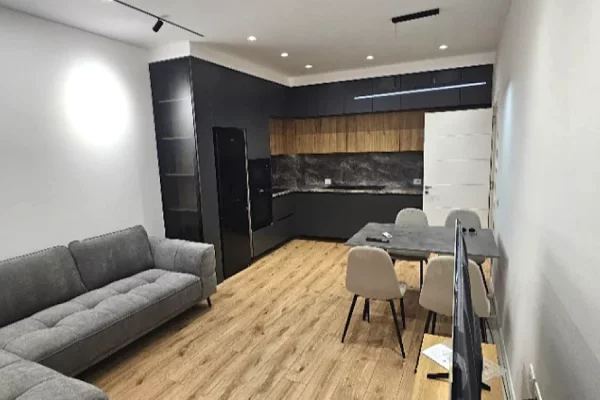 Shtepi me qera 2+1 ne Tirane - 65,000 Leke