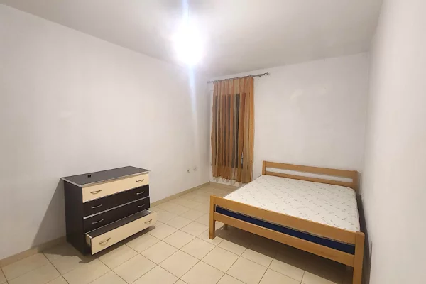 Shtepi me qera Apartament ne Tirane, 1+1, Mobilimi E mobiluar, Pagesa 40,000  Leke.