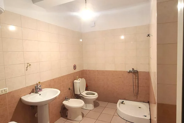 Shtepi me qera Apartament ne Tirane, 1+1, Mobilimi E mobiluar, Pagesa 40,000  Leke.
