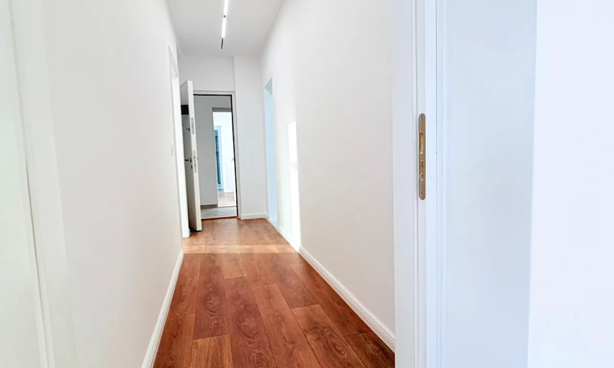 Shtepi ne shitje Apartament ne Tirane, 1+1, Mobilimi Bosh, pa mobiluar, Pagesa 1,660,000  Leke.