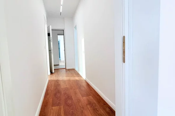 Apartament 1+1 ne Shitje 21 Dhjetori  ID (R110011) Tirane