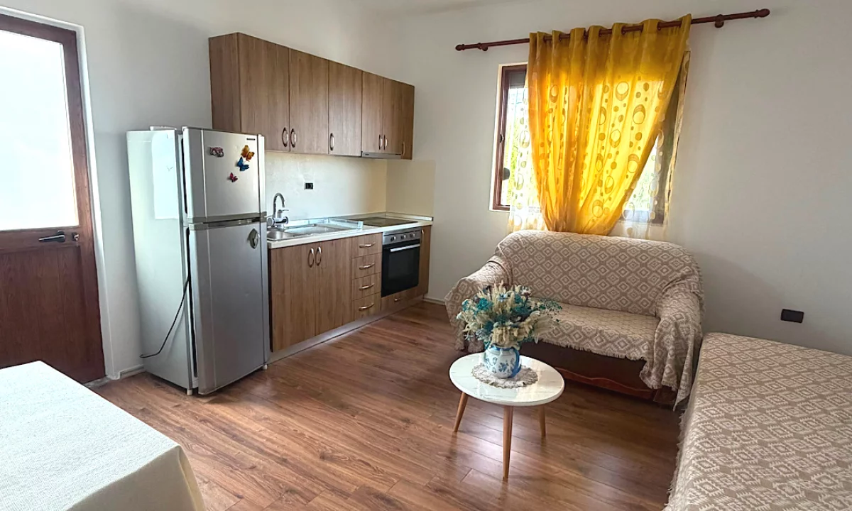 Shtepi me qera Shtepi Private ne Tirane, 1+1, Mobilimi E mobiluar, Pagesa 40,000  Leke.